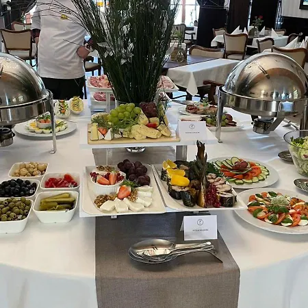 Zamkowy 3* فاوبجه