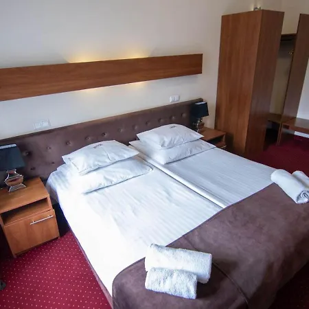 Zamkowy 3* فاوبجه