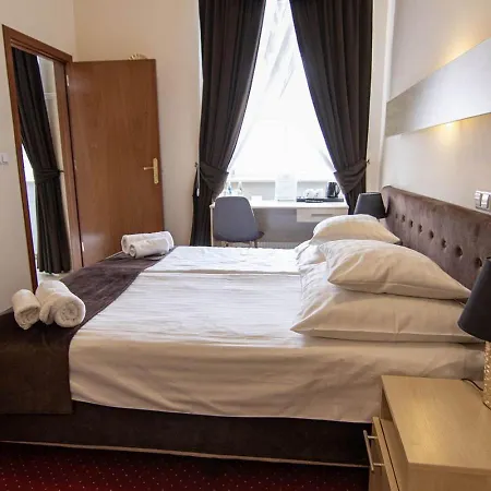 Zamkowy 3* فاوبجه