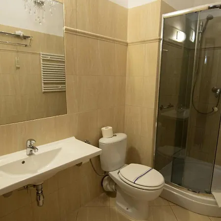 Zamkowy 3*